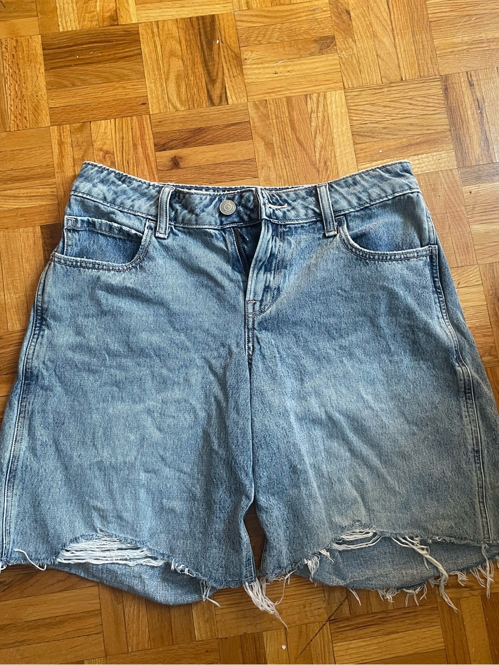 Hollister Women’s Light Wash Distressed Denim Shorts Jorts